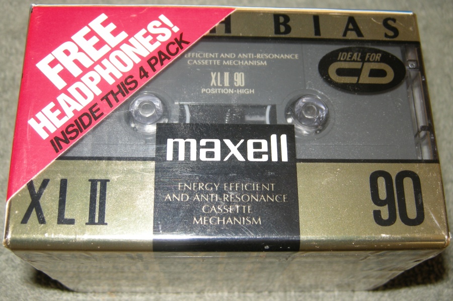 maxellxliifreeheadphones01.jpg