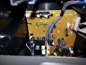 Wire bundle (travels from control knob to board).jpg