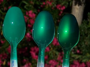 2 coats of testors candy emerald green over white spoon then a silver spoon then a gold spoon.jpg