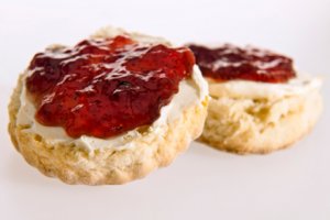 JAM ON SCONES IMAGE SAVED OCTOBER 13, 2018 FROM YUMMYTHINGS.ORG.jpg