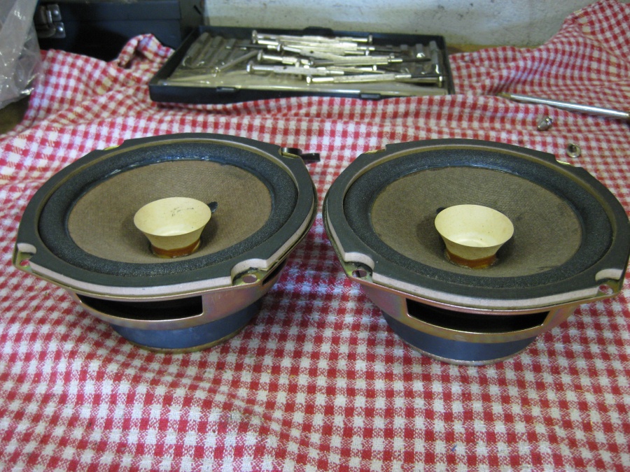 speakers002.jpg