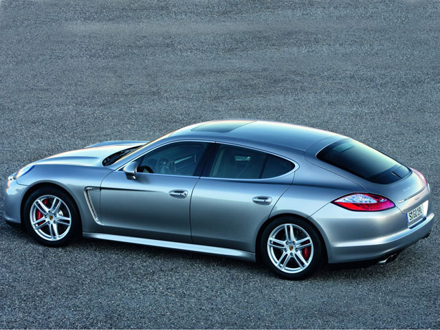 epcp_0811_02_zporsche_panamera_4_door_gttop_view.jpg